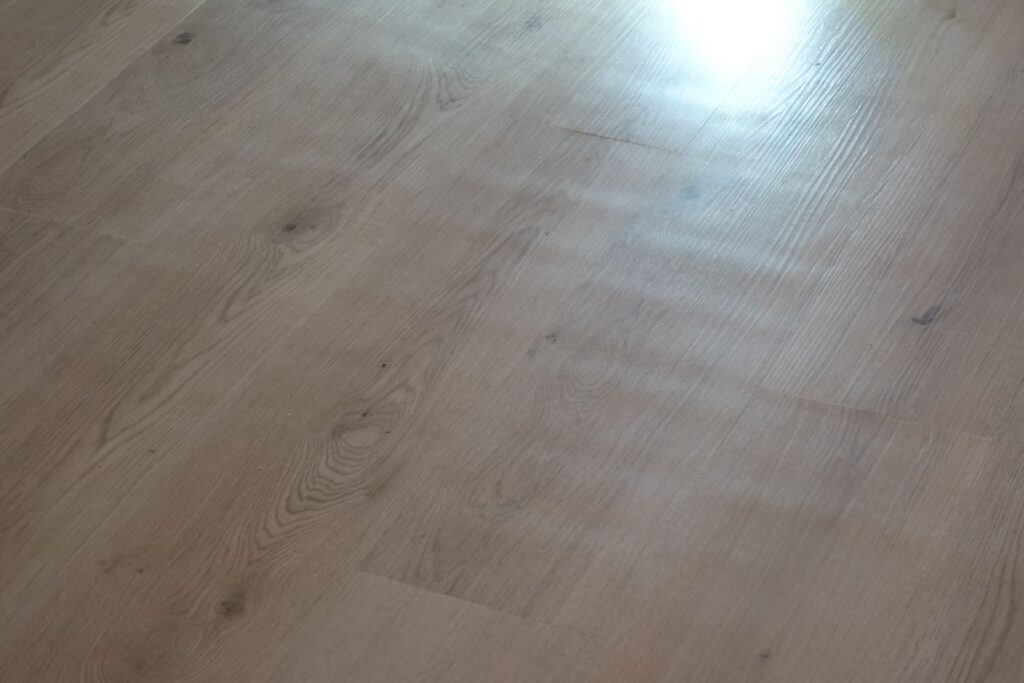 Vinyl Floor Installation and Inspection - Wavy Appearance in Floor Planks No Tape - NICFI